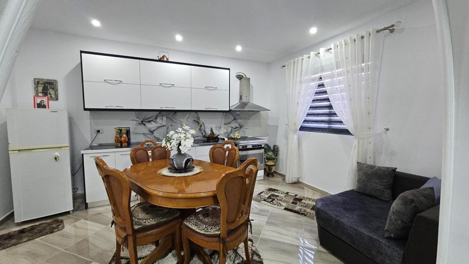 Guesthouse Albi Берат Екстериор снимка